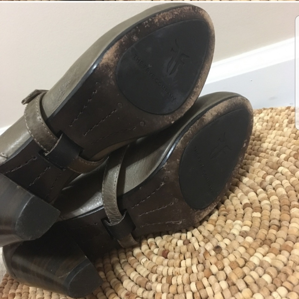 “Lois” Frye Leather Removable Strap Heels! 💥 - Picture 4 of 4